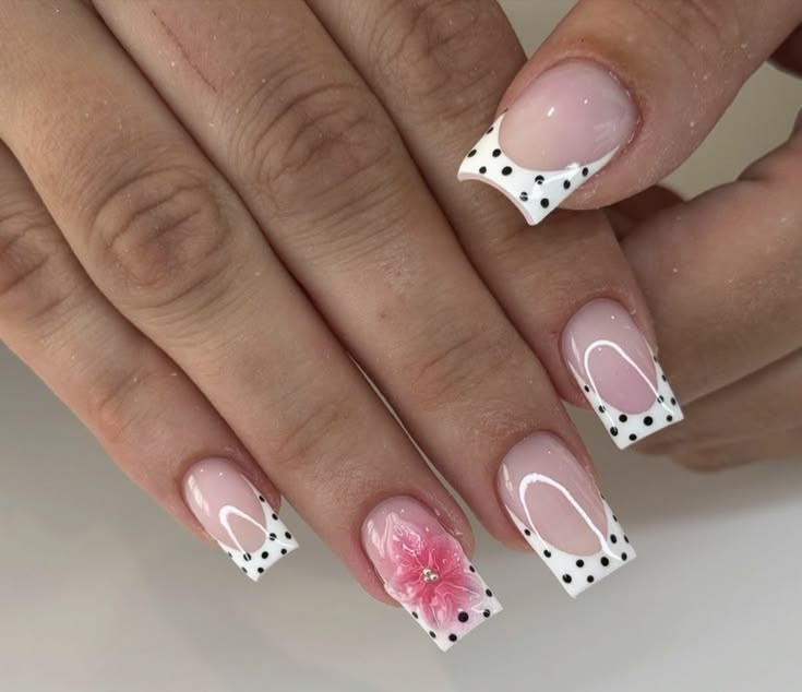 WHITEANDDOTSNAILS